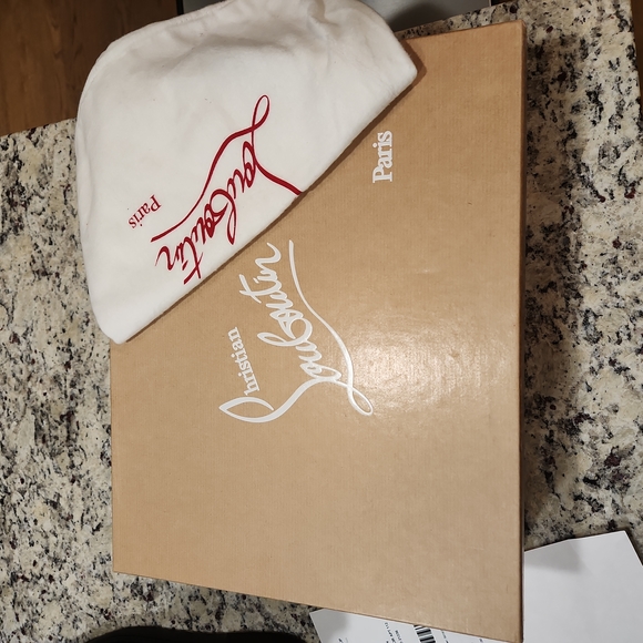 Christian Louboutin - Picture 10 of 10